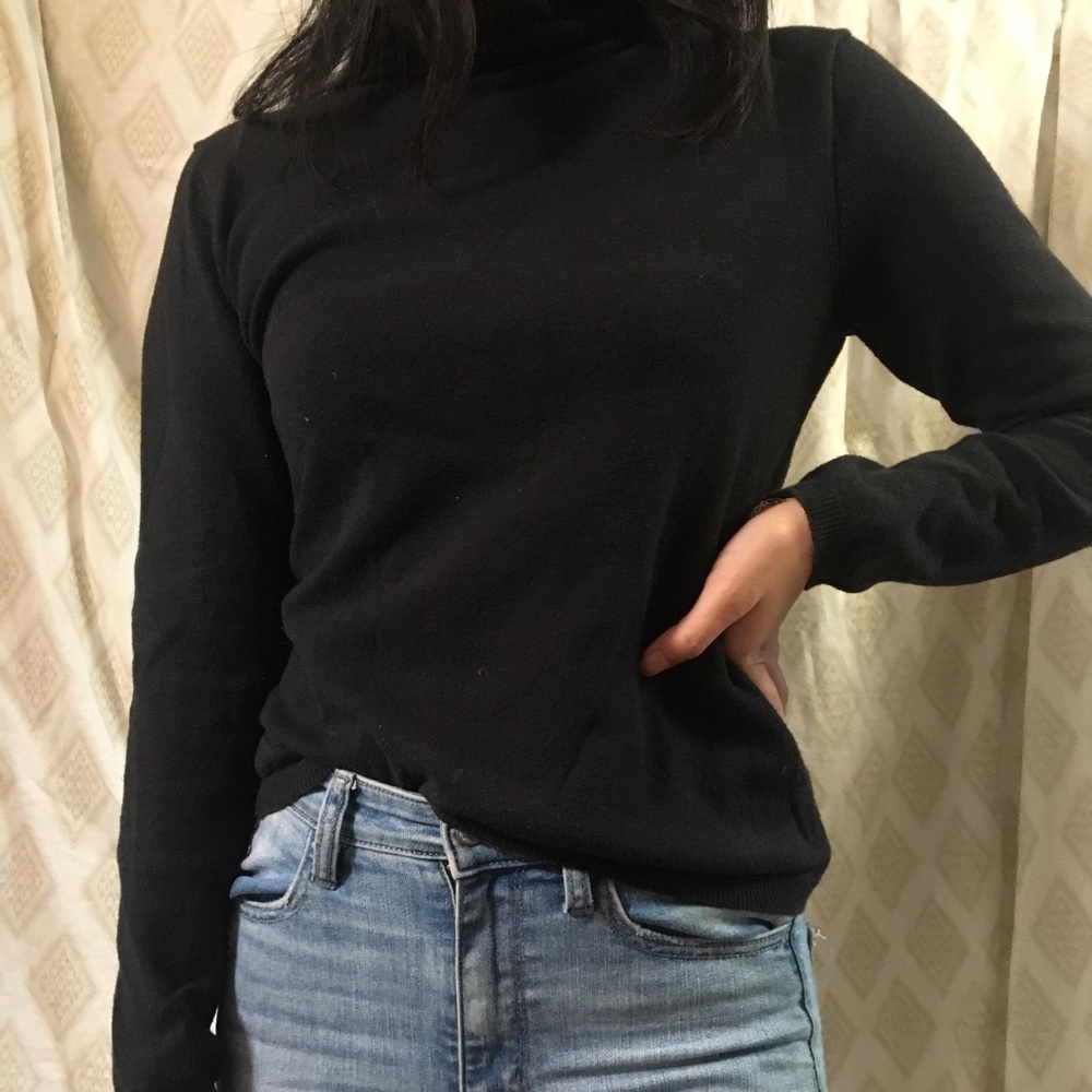 black turtleneck top (Gap)